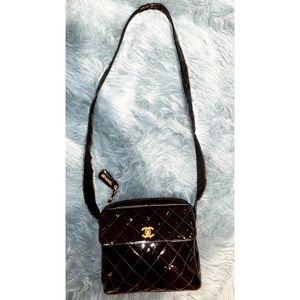 CHANEL VINTAGE QUILTED PATENT LEATHER CROSSBODY